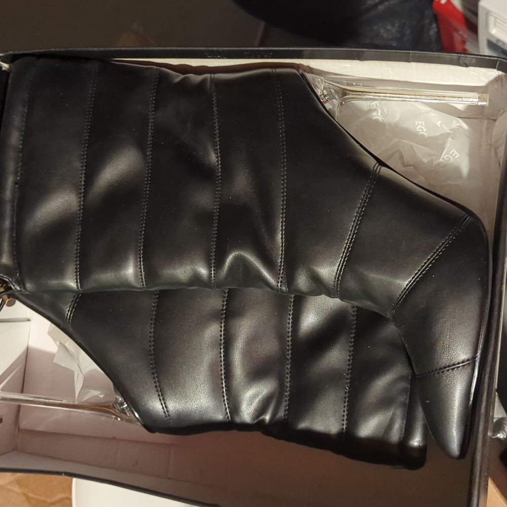 ego women's boots brand new in the box. size 8 black with clear heel